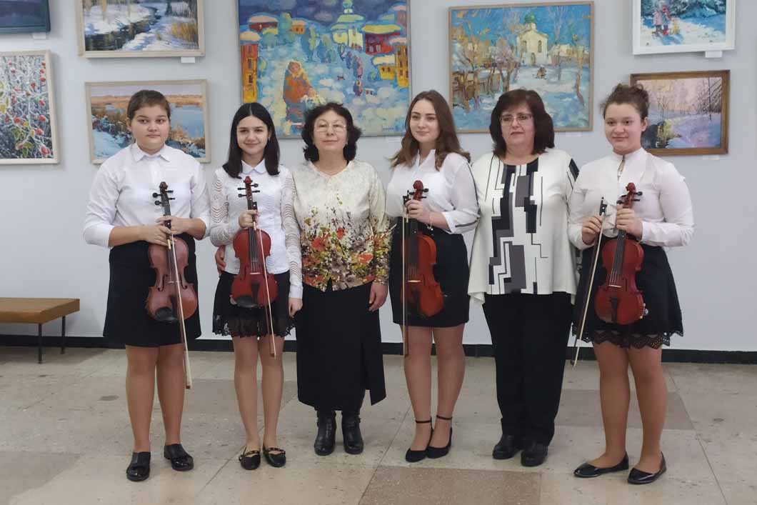 Квартет скрипалів, керівник - Альбіна Романченко, концертмейстер Людмила Самойленко
